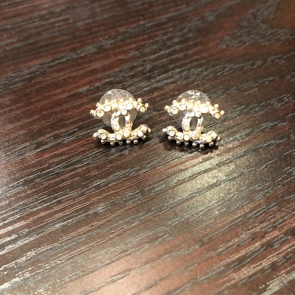 Chanel Jewelry - Chanel earring studs Boucles d'oreilles Chanel Jewelry - Chanel earring studs Boucles d'oreilles